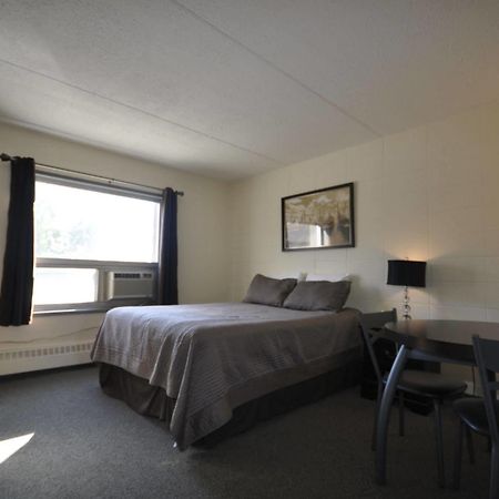 Beaverlodge Motor Inn Экстерьер фото