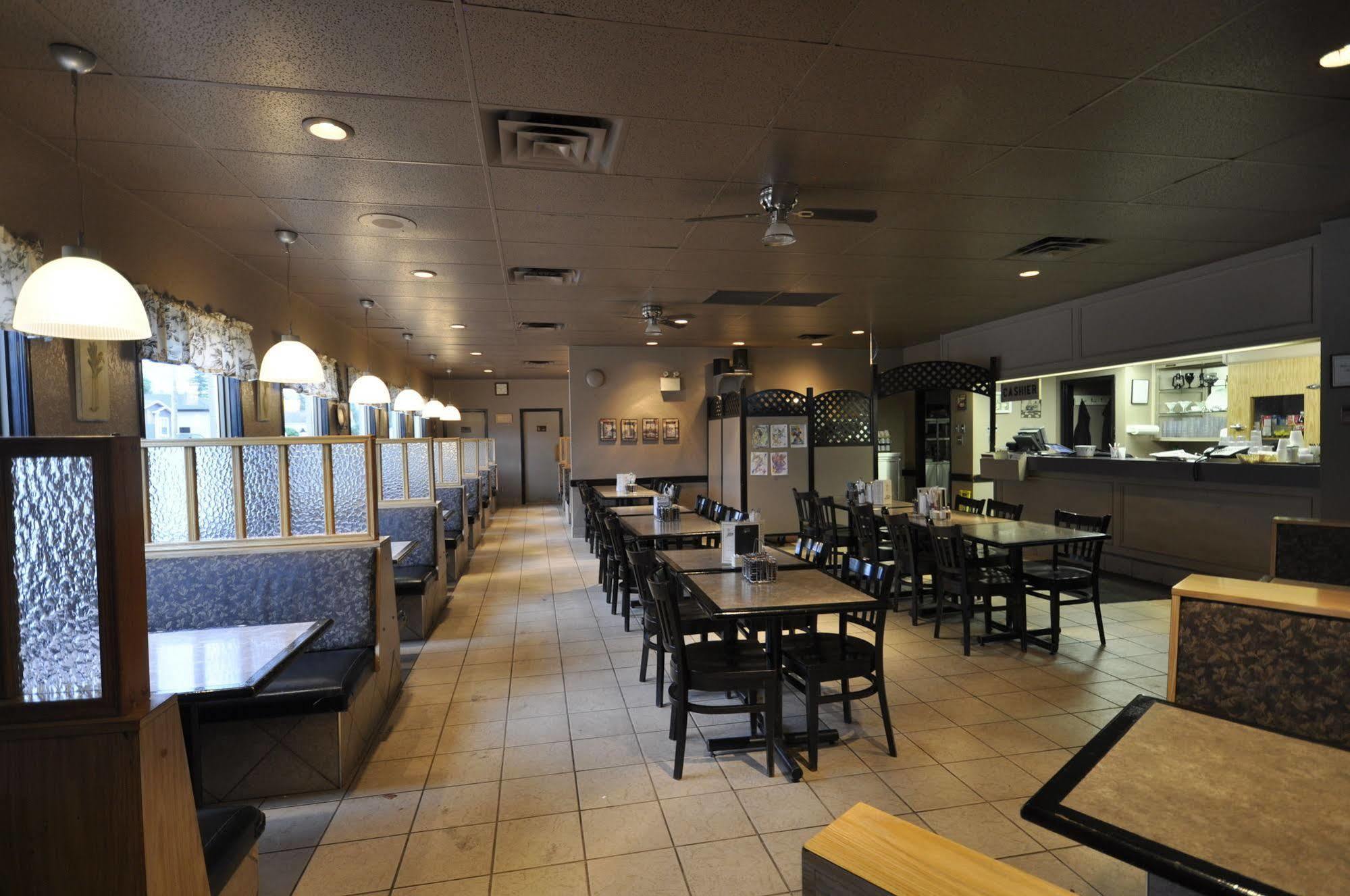 Beaverlodge Motor Inn Экстерьер фото